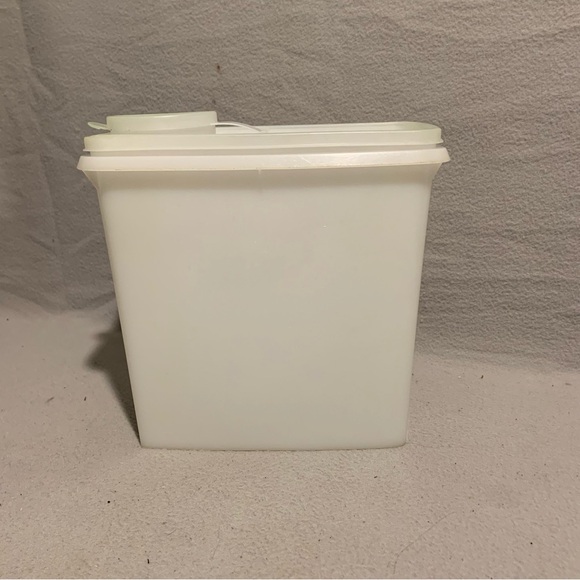 Tupperware Cereal Keeper Squared Storage Container White/Clear - Picture 1 of 10